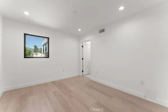 2155 Glenada Avenue D, Montrose, California 91020