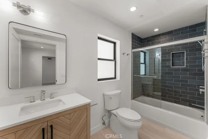 2155 Glenada Avenue D, Montrose, California 91020