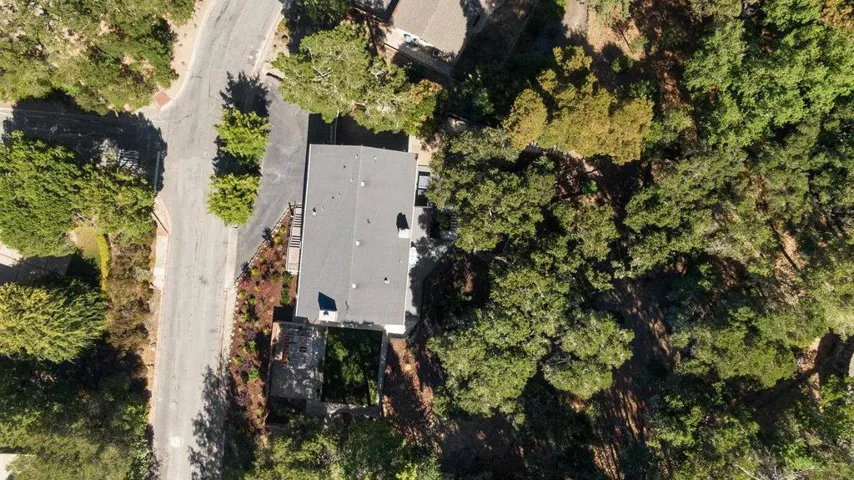 1305 Tartan Trail Road, Hillsborough, California 94010