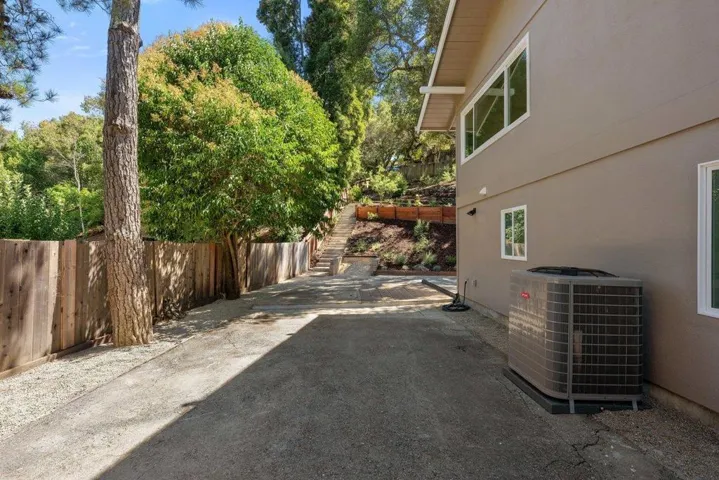 1305 Tartan Trail Road, Hillsborough, California 94010