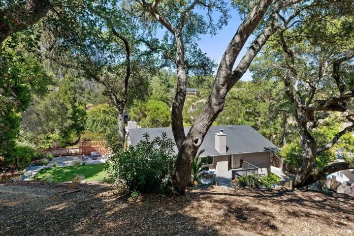 1305 Tartan Trail Road, Hillsborough, California 94010
