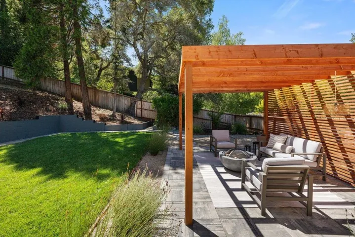 1305 Tartan Trail Road, Hillsborough, California 94010