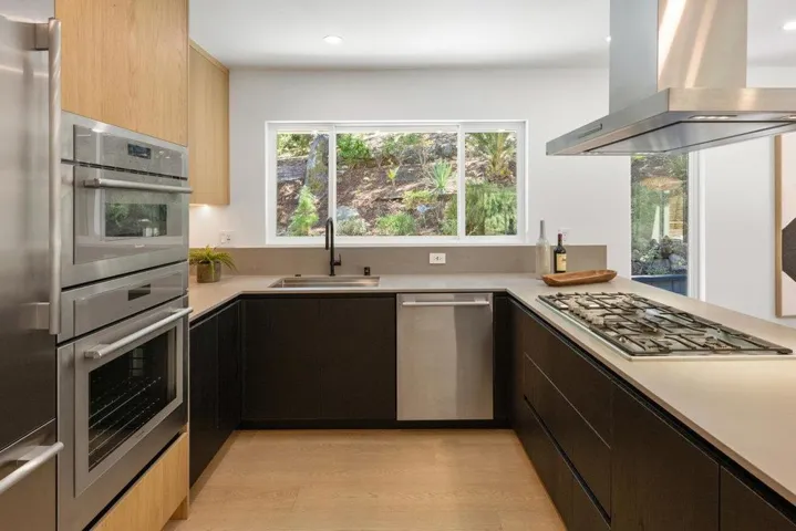 1305 Tartan Trail Road, Hillsborough, California 94010