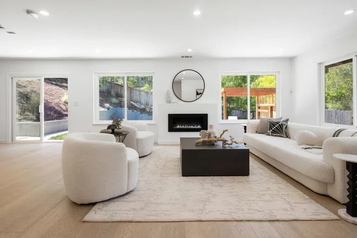 1305 Tartan Trail Road, Hillsborough, California 94010