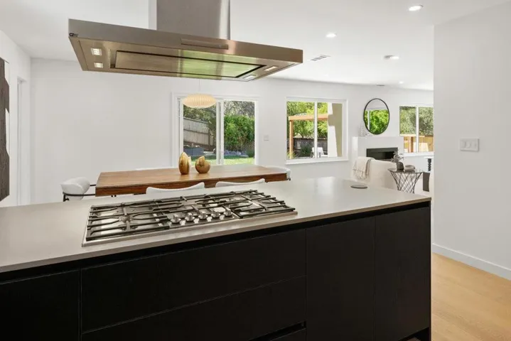 1305 Tartan Trail Road, Hillsborough, California 94010