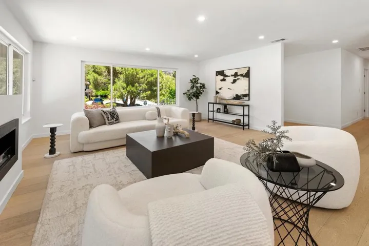 1305 Tartan Trail Road, Hillsborough, California 94010