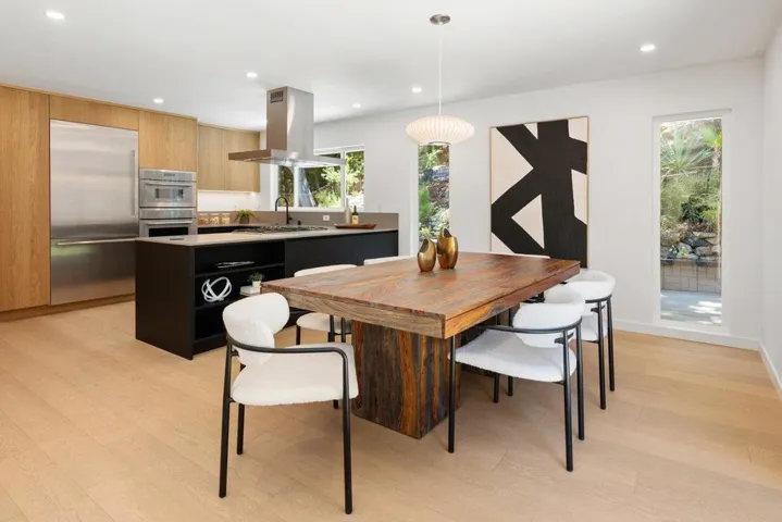 1305 Tartan Trail Road, Hillsborough, California 94010