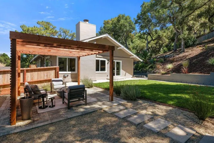 1305 Tartan Trail Road, Hillsborough, California 94010