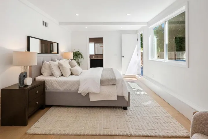 1305 Tartan Trail Road, Hillsborough, California 94010