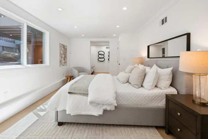 1305 Tartan Trail Road, Hillsborough, California 94010