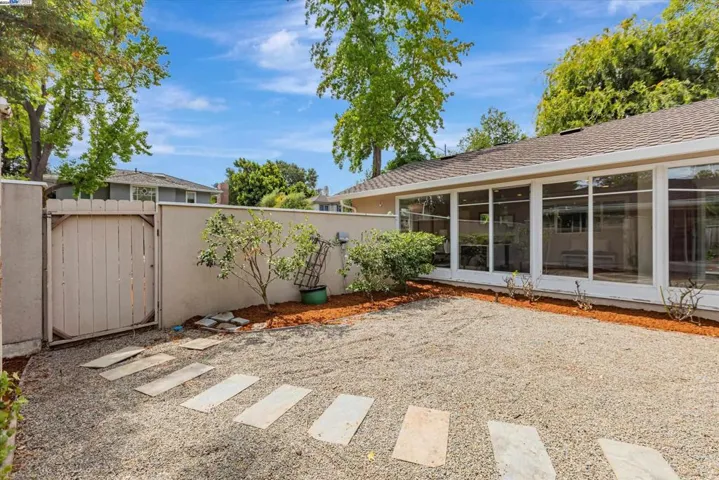1471 Arcadia Place, Palo Alto, California 94303
