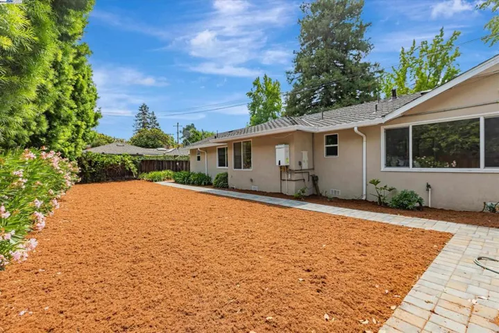 1471 Arcadia Place, Palo Alto, California 94303