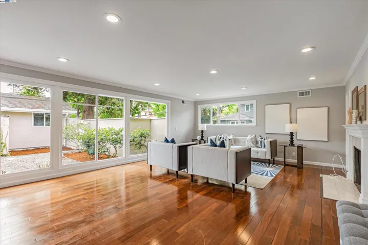1471 Arcadia Place, Palo Alto, California 94303