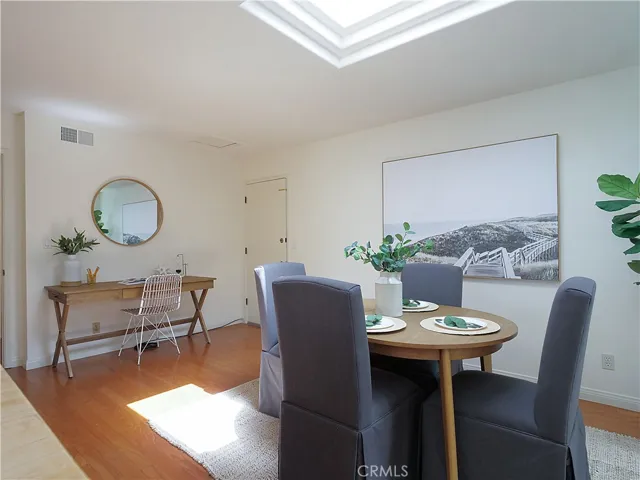Kitchen eating area