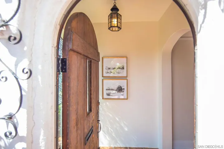 2710 Chatsworth Blvd, San Diego, California 92106