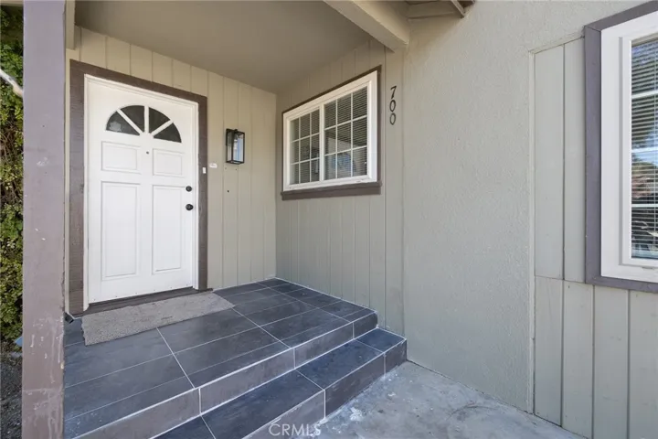 700 W Paradise Avenue, Visalia, California 93277