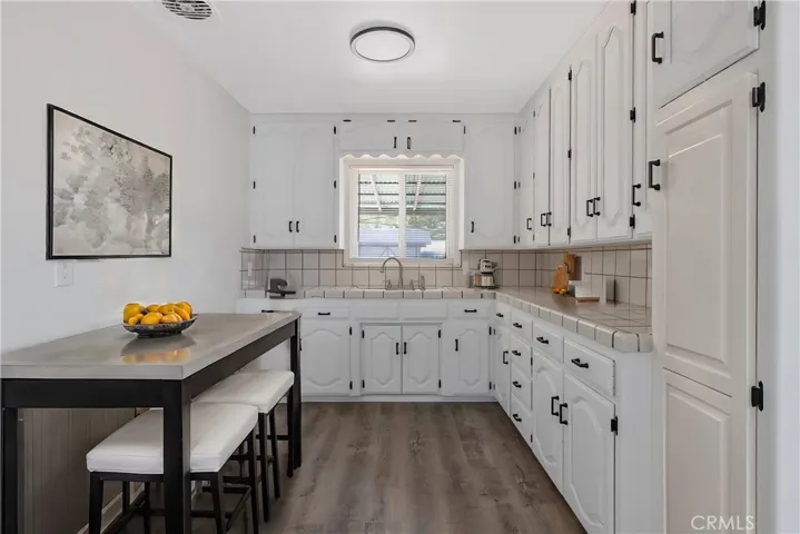 700 W Paradise Avenue, Visalia, California 93277