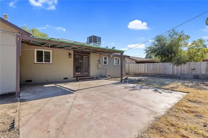 700 W Paradise Avenue, Visalia, California 93277