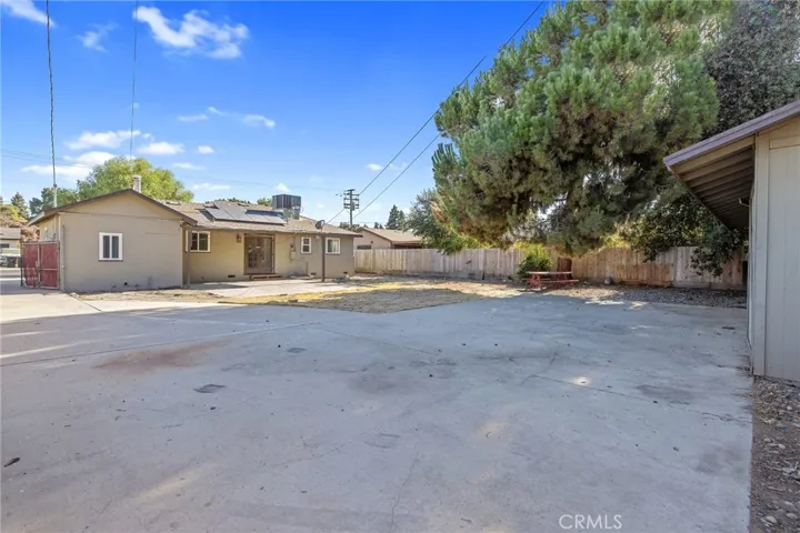 700 W Paradise Avenue, Visalia, California 93277