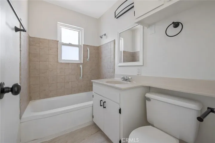 700 W Paradise Avenue, Visalia, California 93277