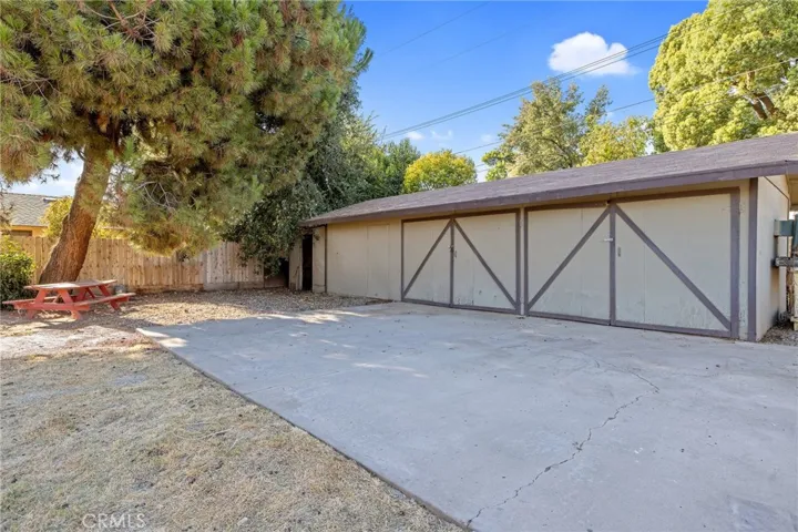 700 W Paradise Avenue, Visalia, California 93277