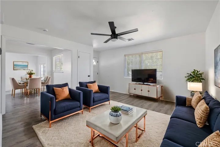 700 W Paradise Avenue, Visalia, California 93277