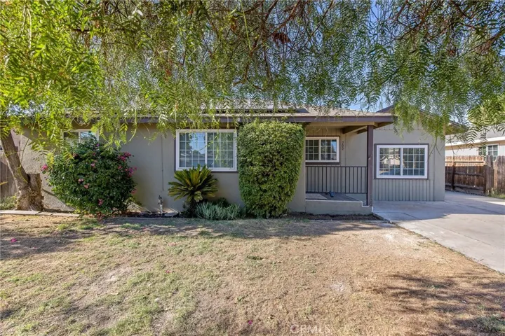 700 W Paradise Avenue, Visalia, California 93277