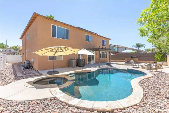 PebbleTec Mineral Water Pool & Spa