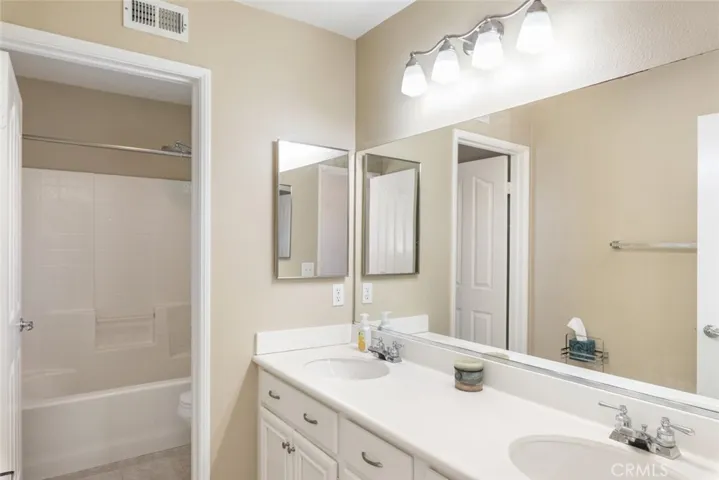 Suite Bathroom