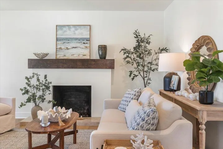 1133 Del Monte Boulevard, Pacific Grove, California 93950