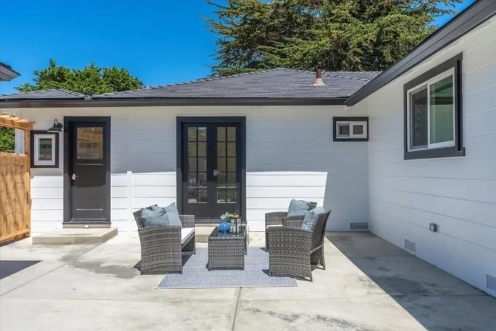 1133 Del Monte Boulevard, Pacific Grove, California 93950