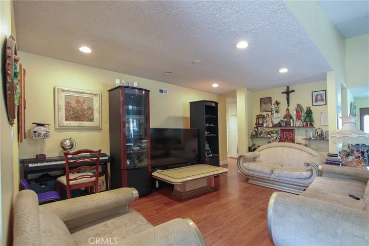 5621 Ridgebury Drive, Huntington Beach, California 92649