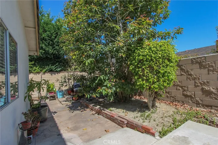 5621 Ridgebury Drive, Huntington Beach, California 92649