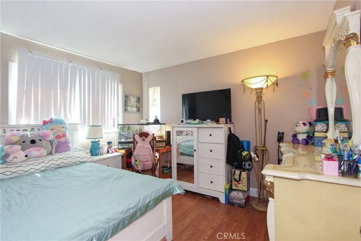 5621 Ridgebury Drive, Huntington Beach, California 92649