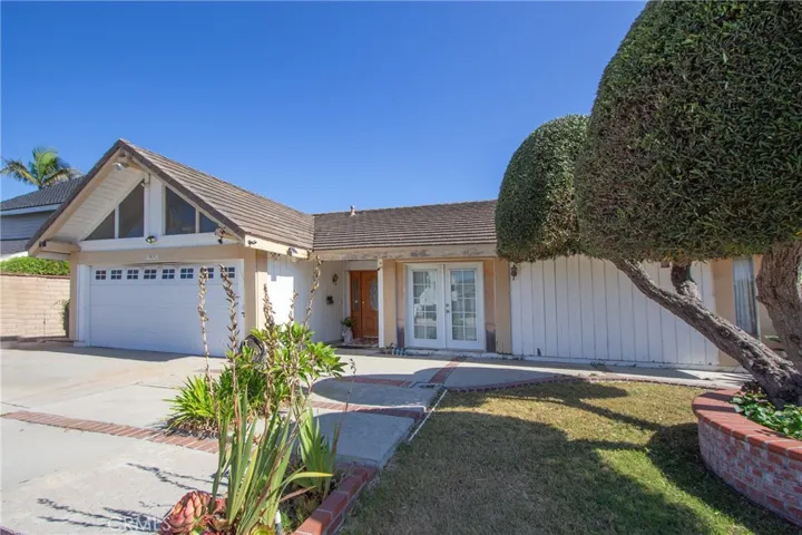 5621 Ridgebury Drive, Huntington Beach, California 92649