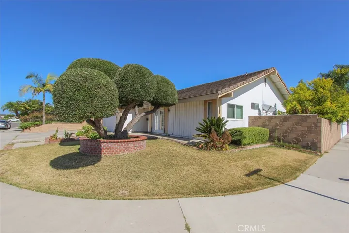 5621 Ridgebury Drive, Huntington Beach, California 92649