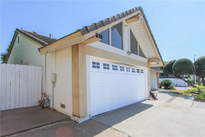 5621 Ridgebury Drive, Huntington Beach, California 92649