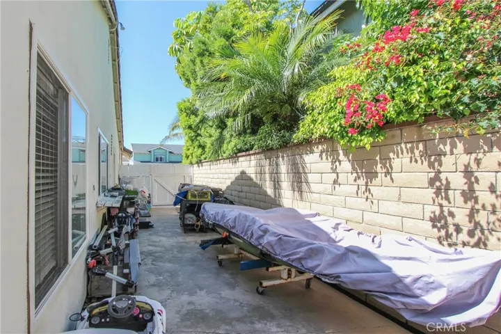 5621 Ridgebury Drive, Huntington Beach, California 92649
