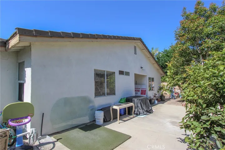 5621 Ridgebury Drive, Huntington Beach, California 92649