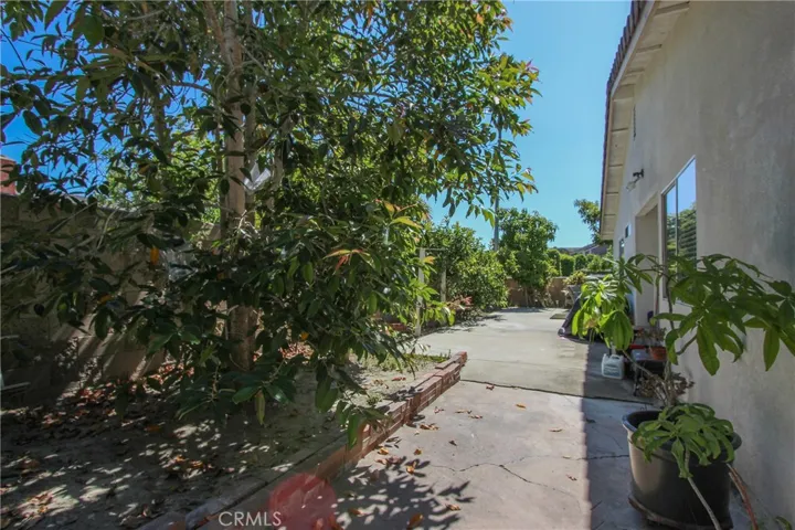 5621 Ridgebury Drive, Huntington Beach, California 92649
