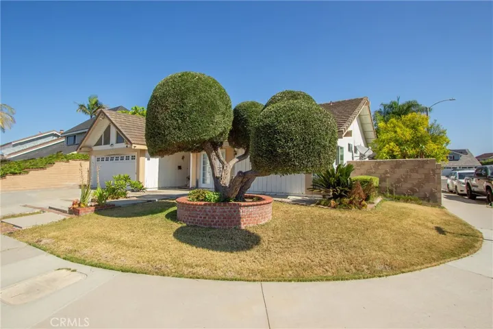 5621 Ridgebury Drive, Huntington Beach, California 92649
