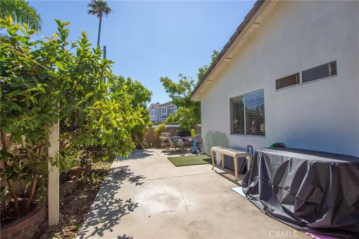 5621 Ridgebury Drive, Huntington Beach, California 92649