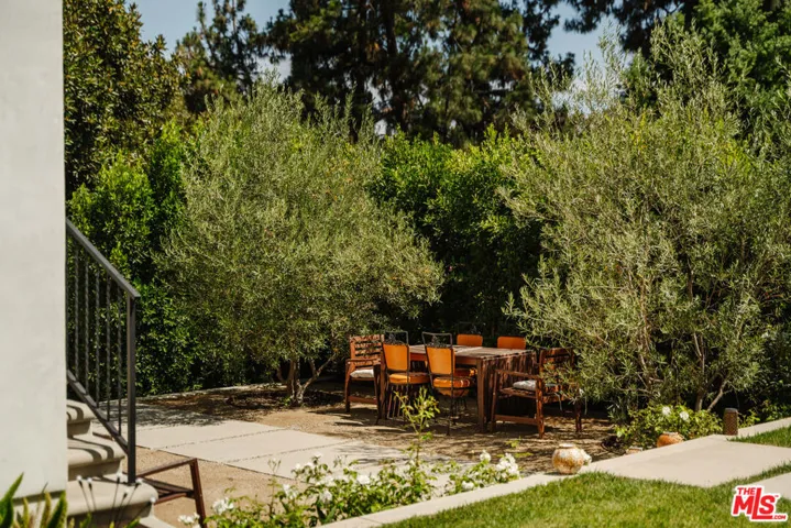 2443 N Vermont Avenue, Los Angeles, California 90027