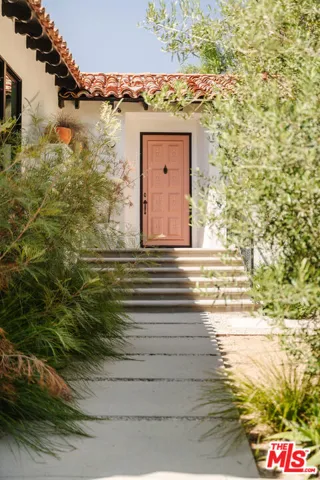 2443 N Vermont Avenue, Los Angeles, California 90027
