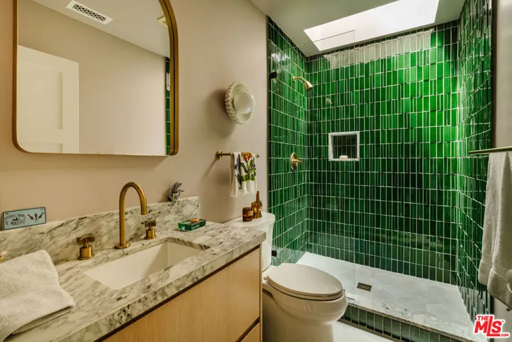 2443 N Vermont Avenue, Los Angeles, California 90027