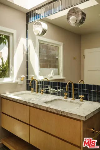 2443 N Vermont Avenue, Los Angeles, California 90027