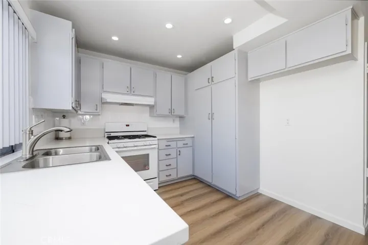 Nice size pantry.