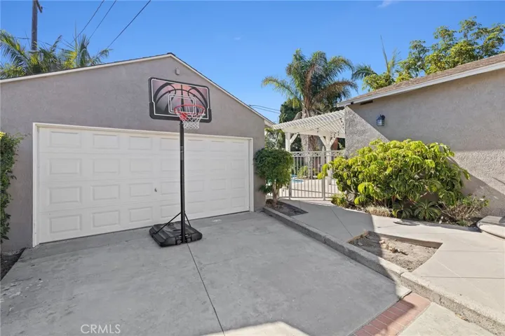 Detached 2 Car Garage