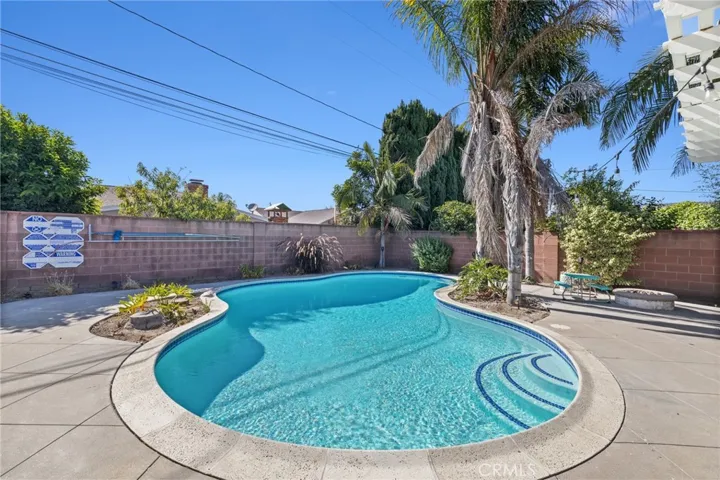 Enjoy the summer in this beautiful pool