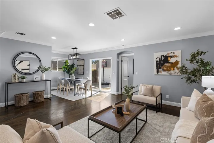 Living Room/Dinning Area